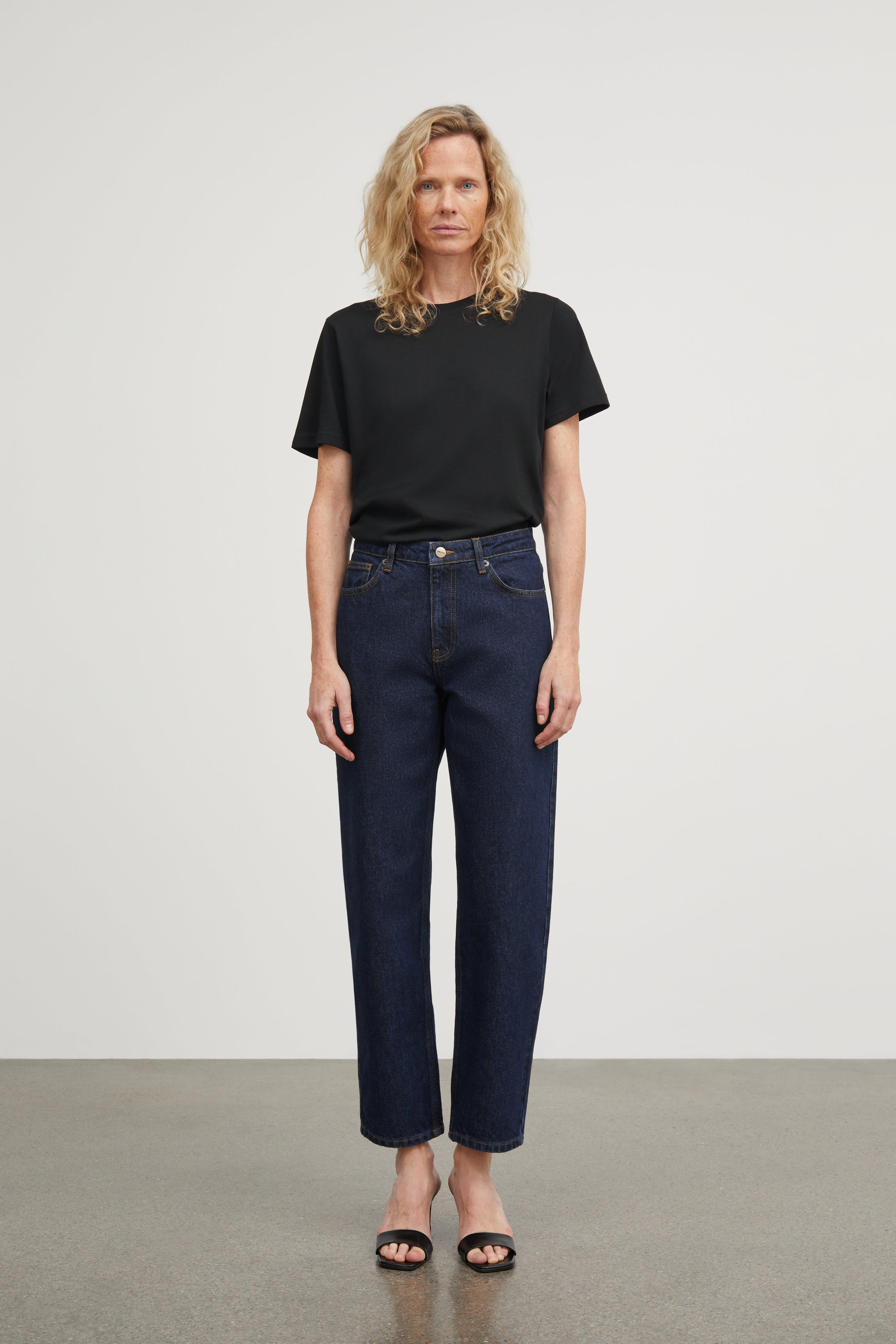 Allison cropped jeans - Indigo blue – Skall Studio ENG