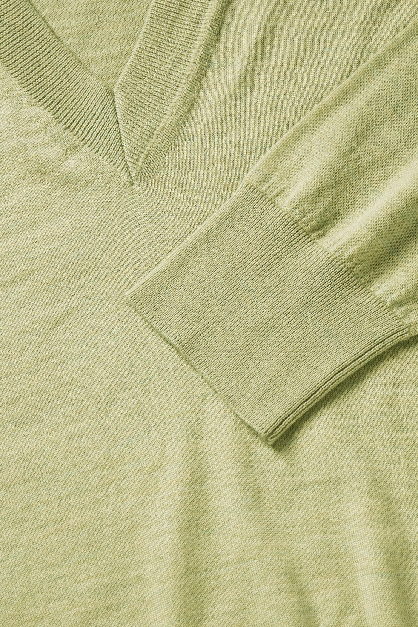 Skall Studio Amethyst V-neck jumper Jumper Light green