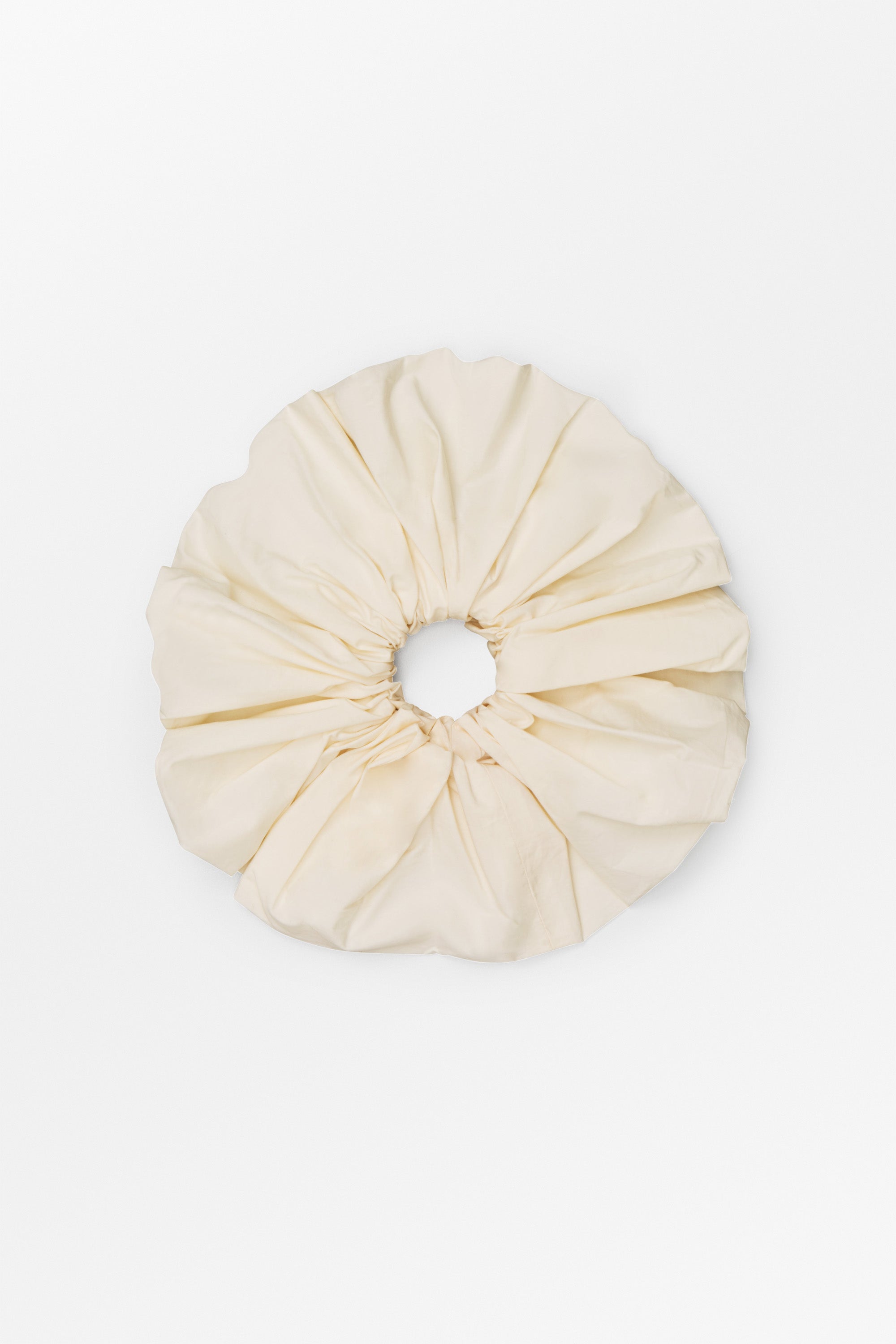 【heyep】Big l Ball Silk Scrunchie/WHT Big scrunchie - Ivory – Skall Studio ENG