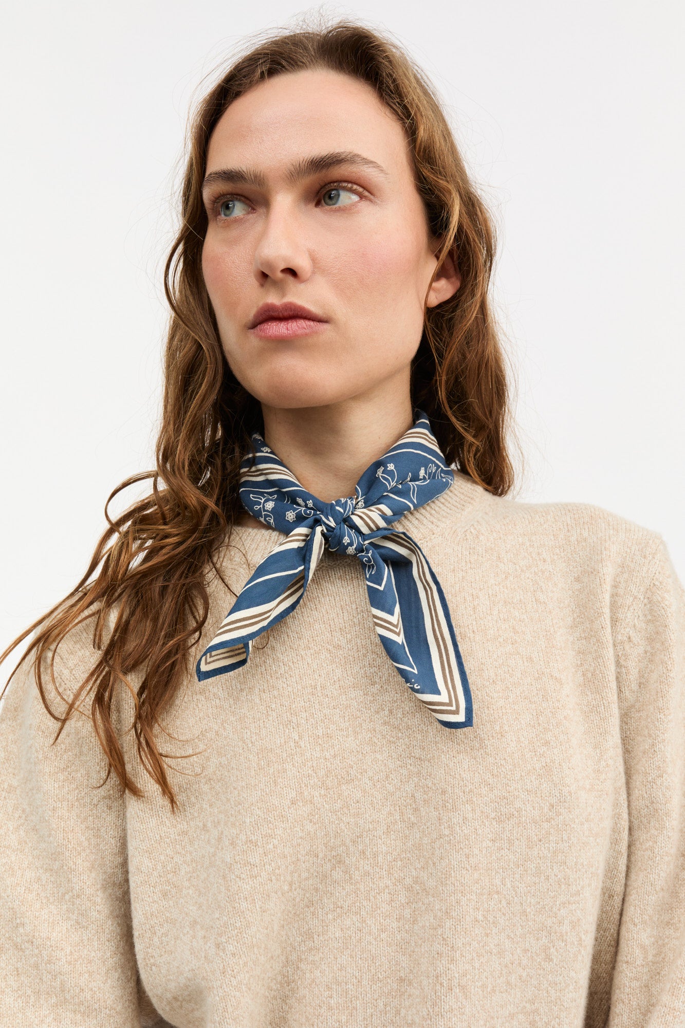 Skall classic scarf 55x55 - Dark navy – Skall Studio ENG