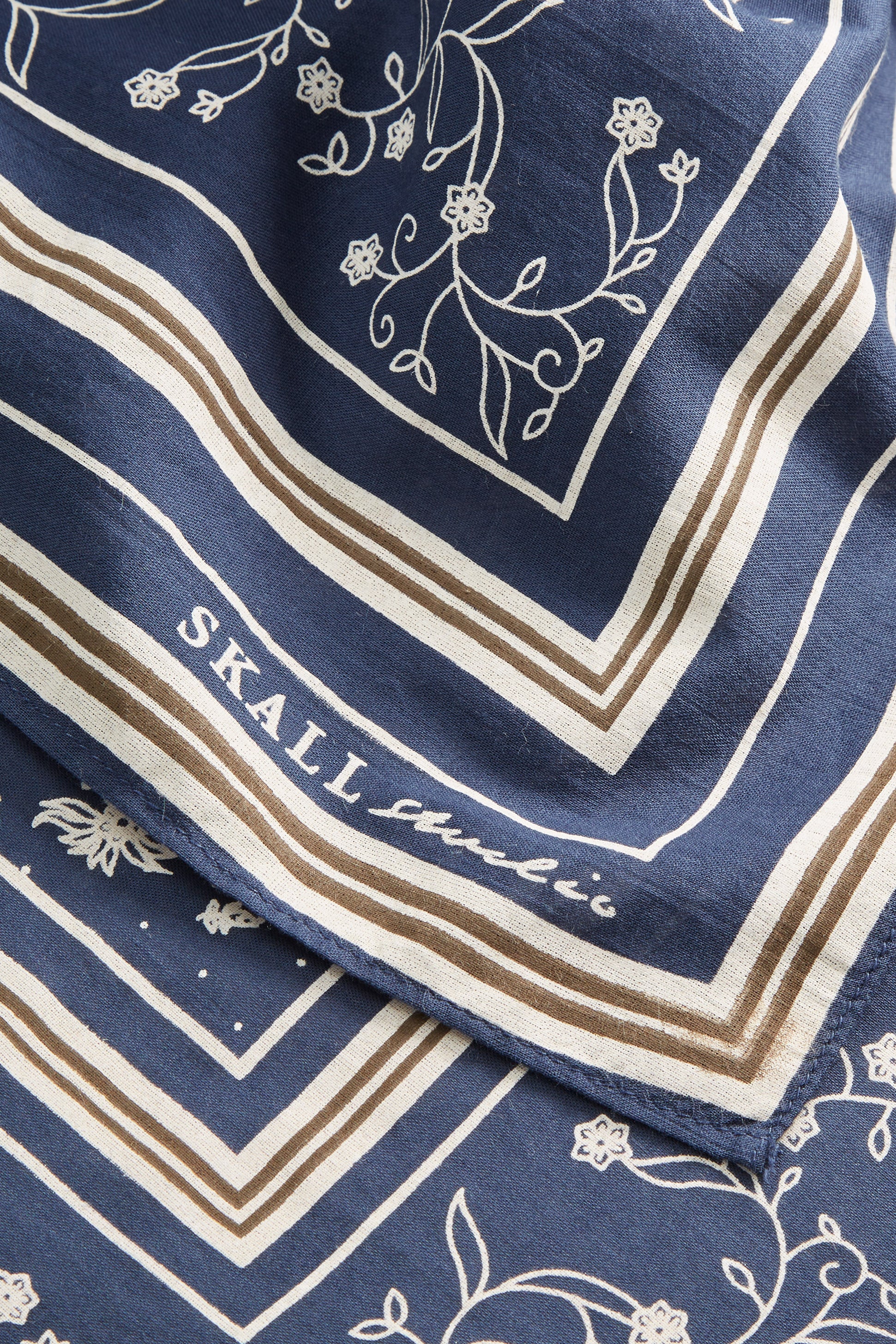 Skall classic scarf 90x90 - Dark navy – Skall Studio ENG
