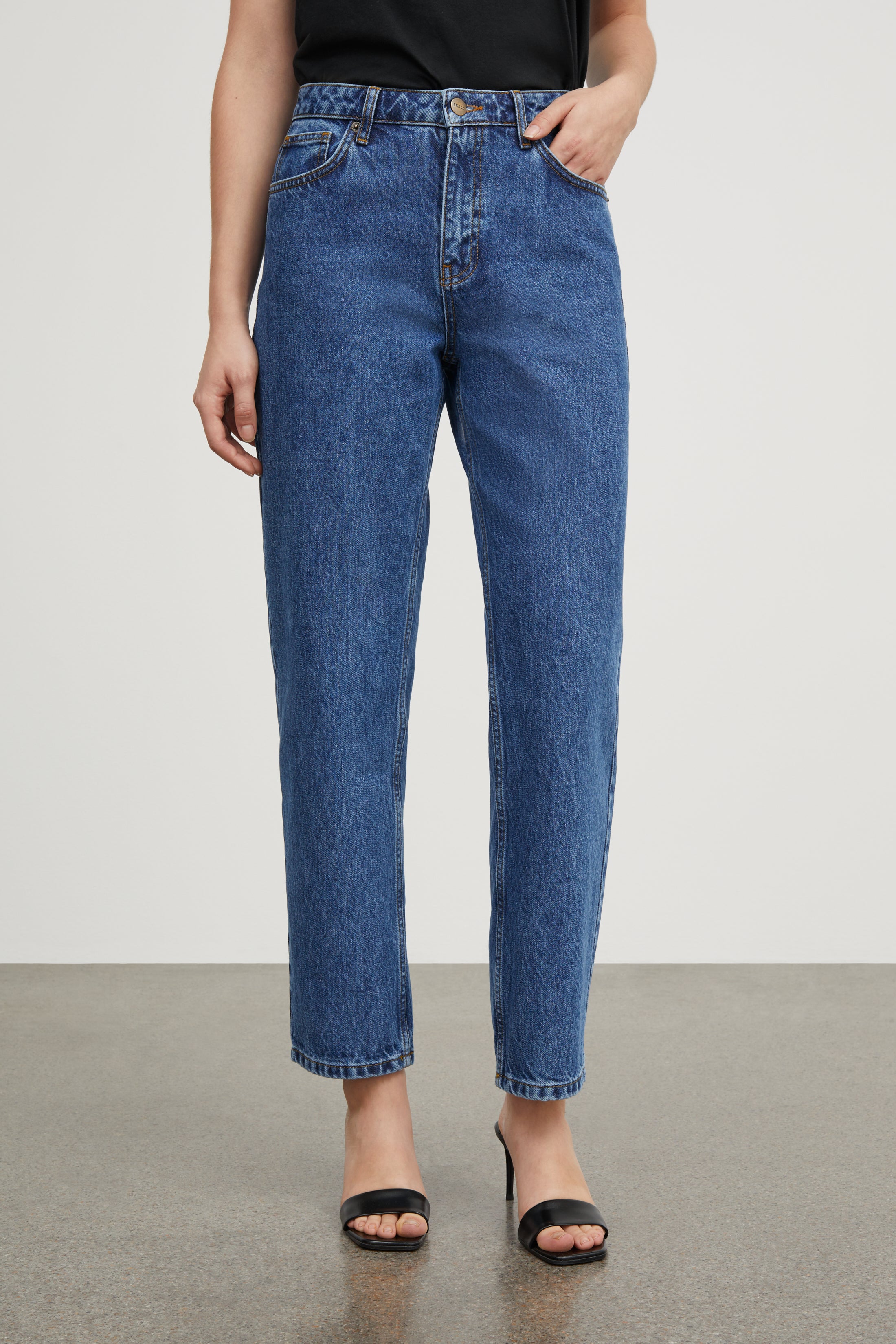 Allison cropped jeans - Mid blue – Skall Studio ENG