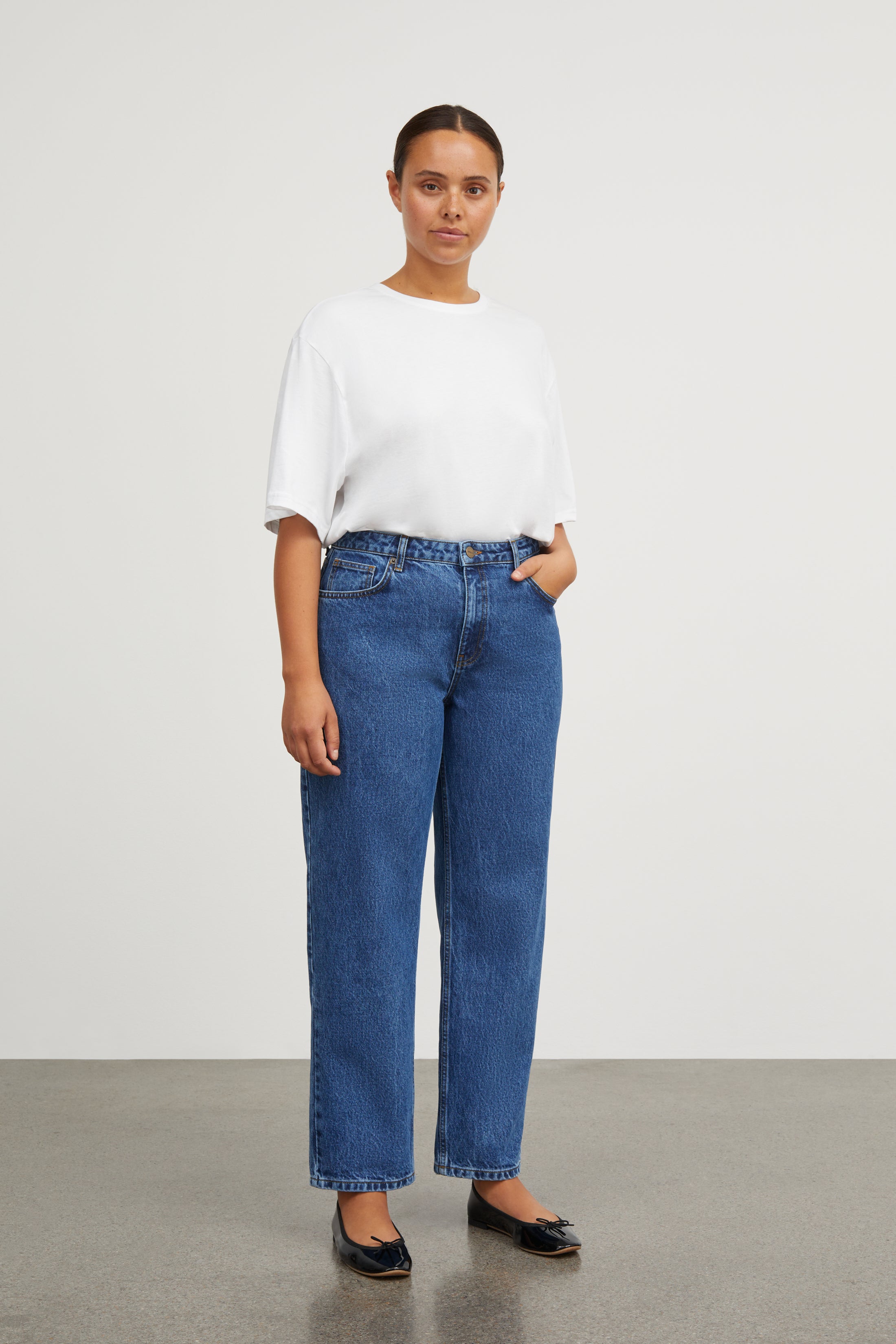 Allison cropped jeans - Mid blue denim – Skall Studio ENG